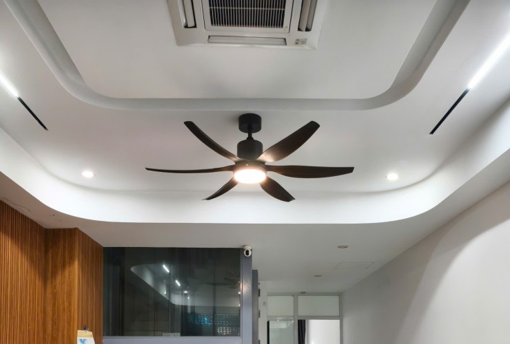 Quạt Trần HT Cho Văn Phòng Làm Việc – Giải Pháp Làm Mát Hiện Đại, Tiết Kiệm & Thẩm Mỹ